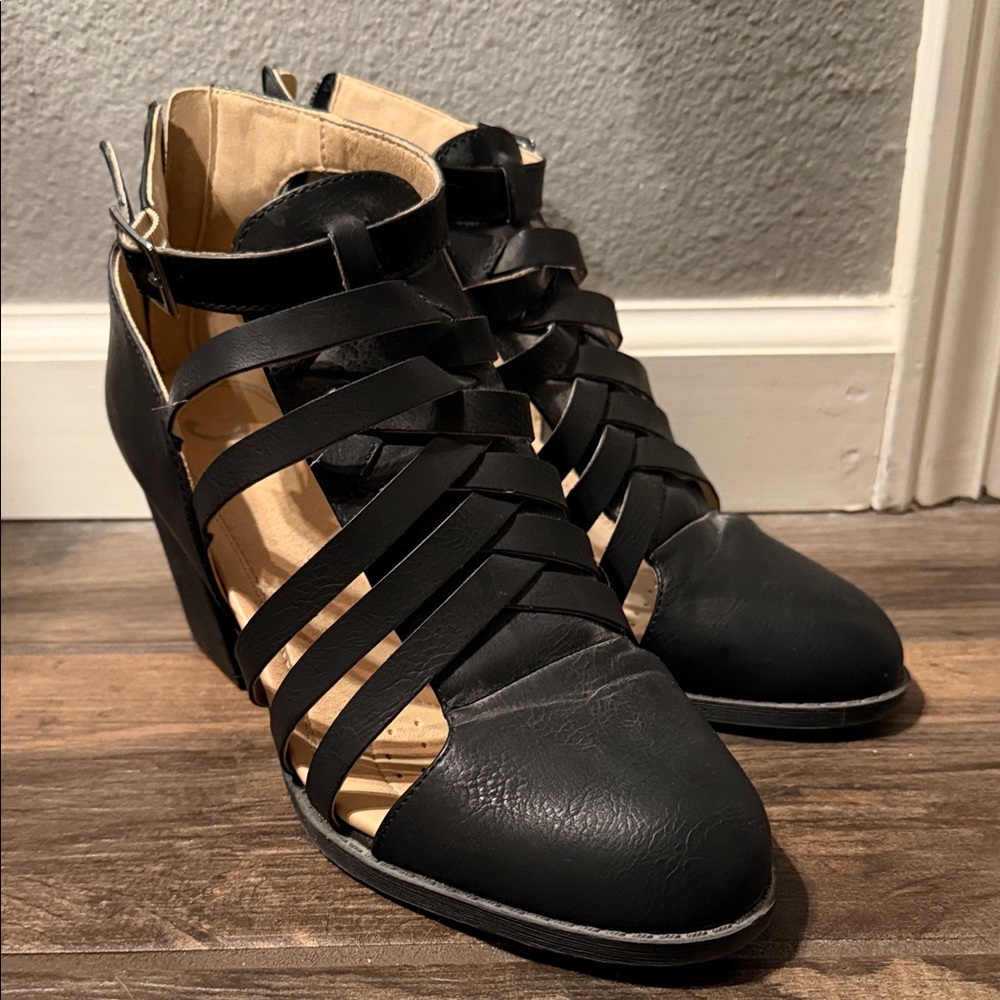 Black Strappy Women's Wedge Shoes